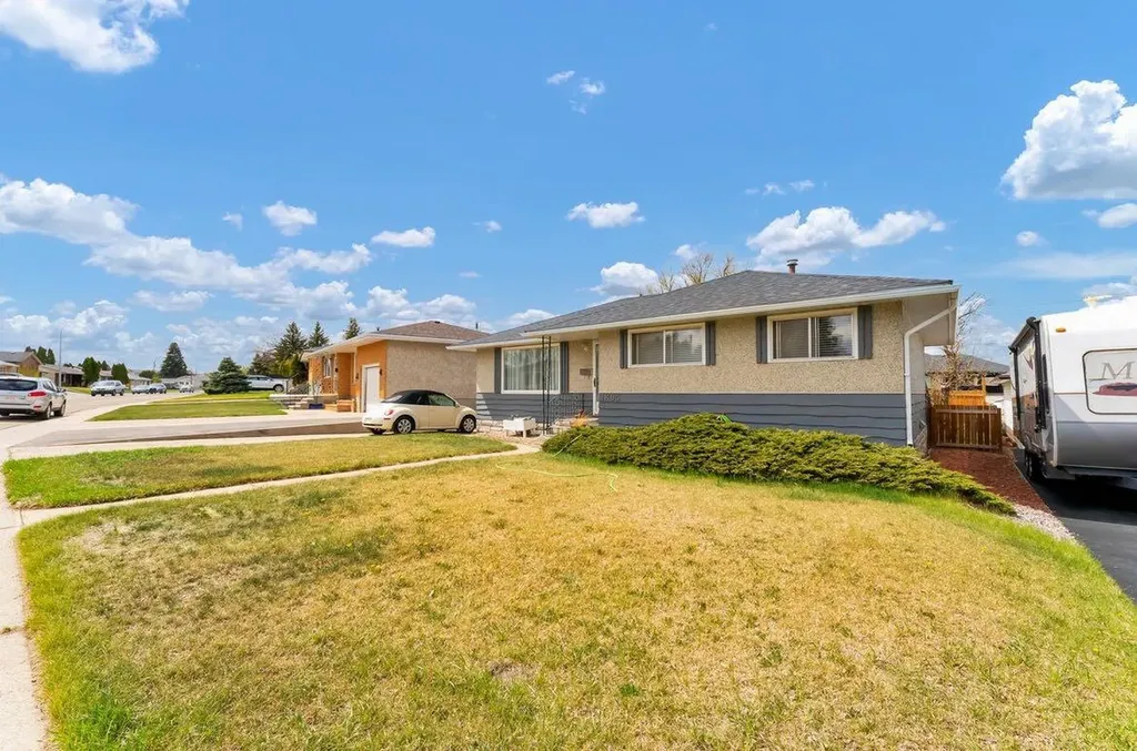 1804 29 Street SE Medicine Hat AB T1A 2J1