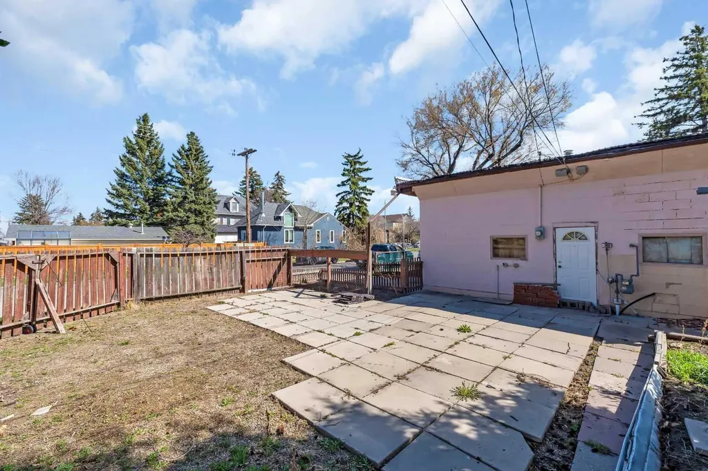 426 8 Avenue NE Calgary AB T2E0R2