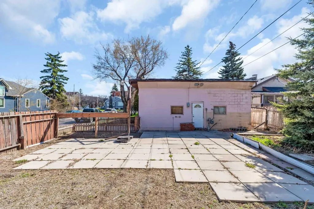 426 8 Avenue NE Calgary AB T2E0R2