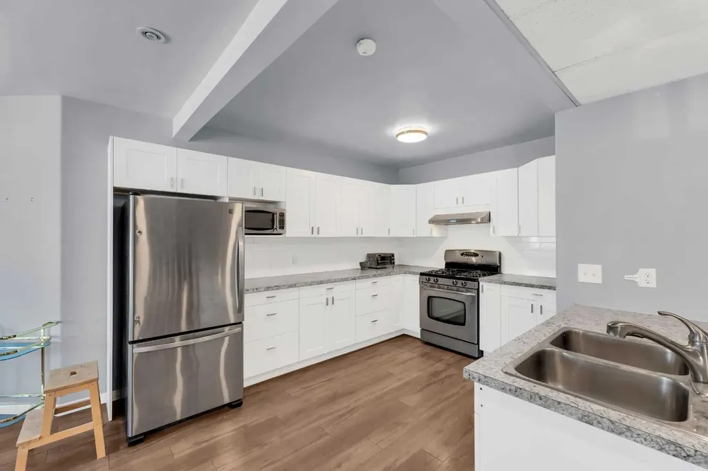 426 8 Avenue NE Calgary AB T2E0R2