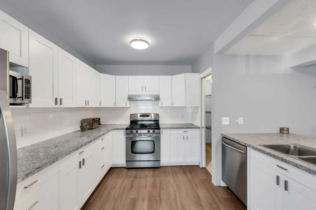 426 8 Avenue NE Calgary AB T2E0R2