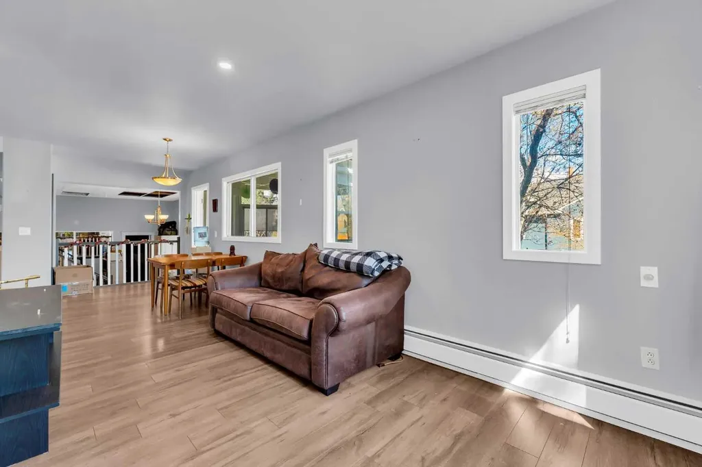 426 8 Avenue NE Calgary AB T2E0R2