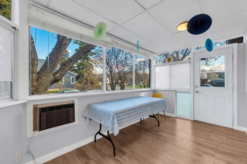 426 8 Avenue NE Calgary AB T2E0R2