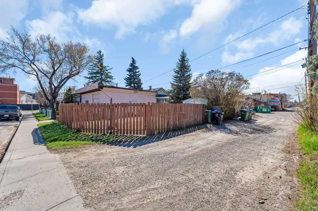 426 8 Avenue NE Calgary AB T2E0R2