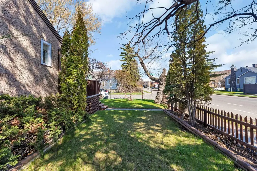 426 8 Avenue NE Calgary AB T2E0R2
