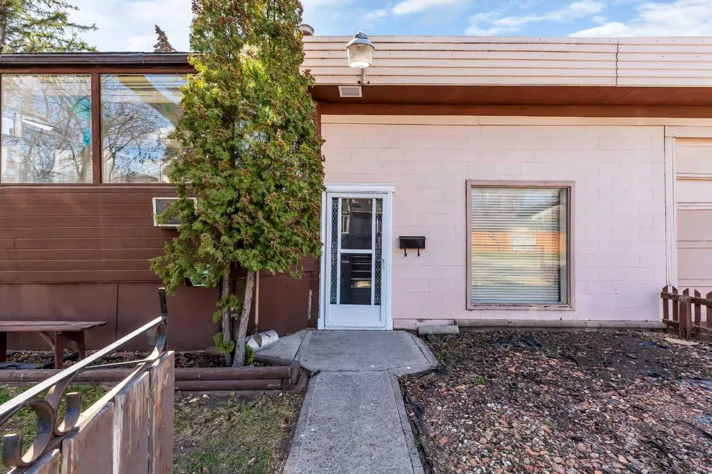 426 8 Avenue NE Calgary AB T2E0R2