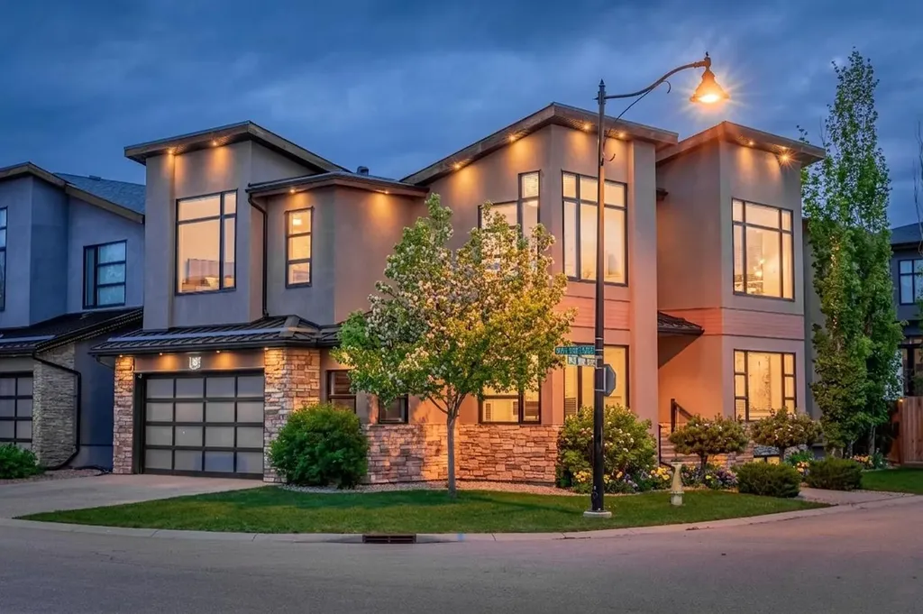 81 West Point Close SW Calgary AB T3H 0X4