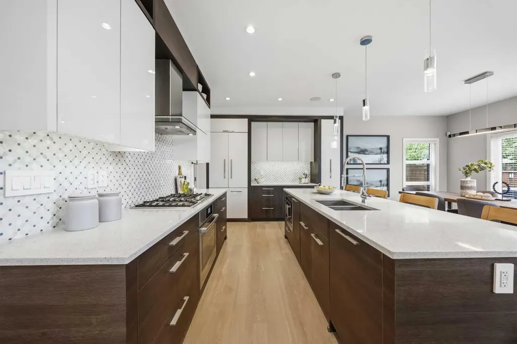 81 West Point Close SW Calgary AB T3H 0X4