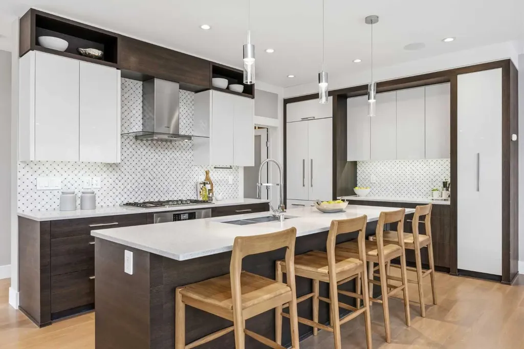 81 West Point Close SW Calgary AB T3H 0X4