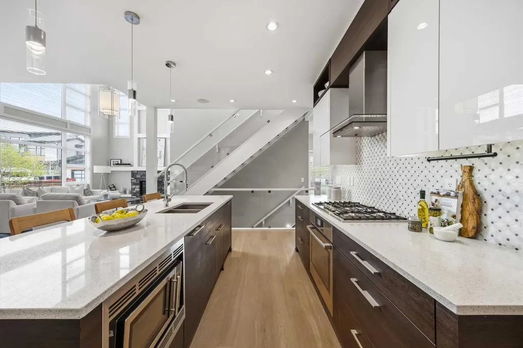 81 West Point Close SW Calgary AB T3H 0X4