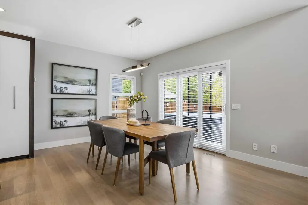 81 West Point Close SW Calgary AB T3H 0X4