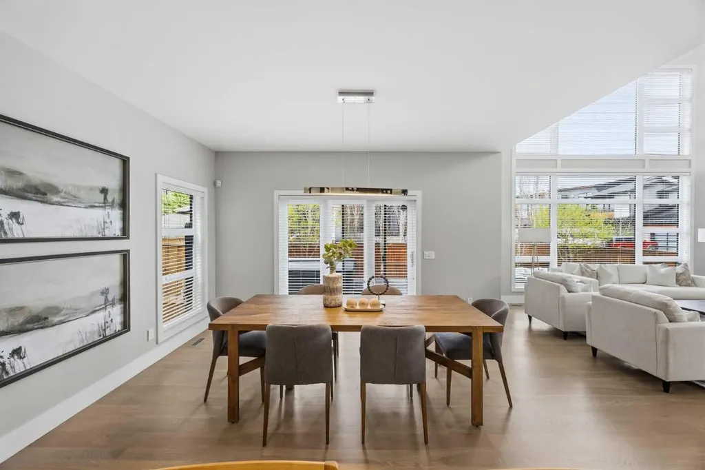 81 West Point Close SW Calgary AB T3H 0X4