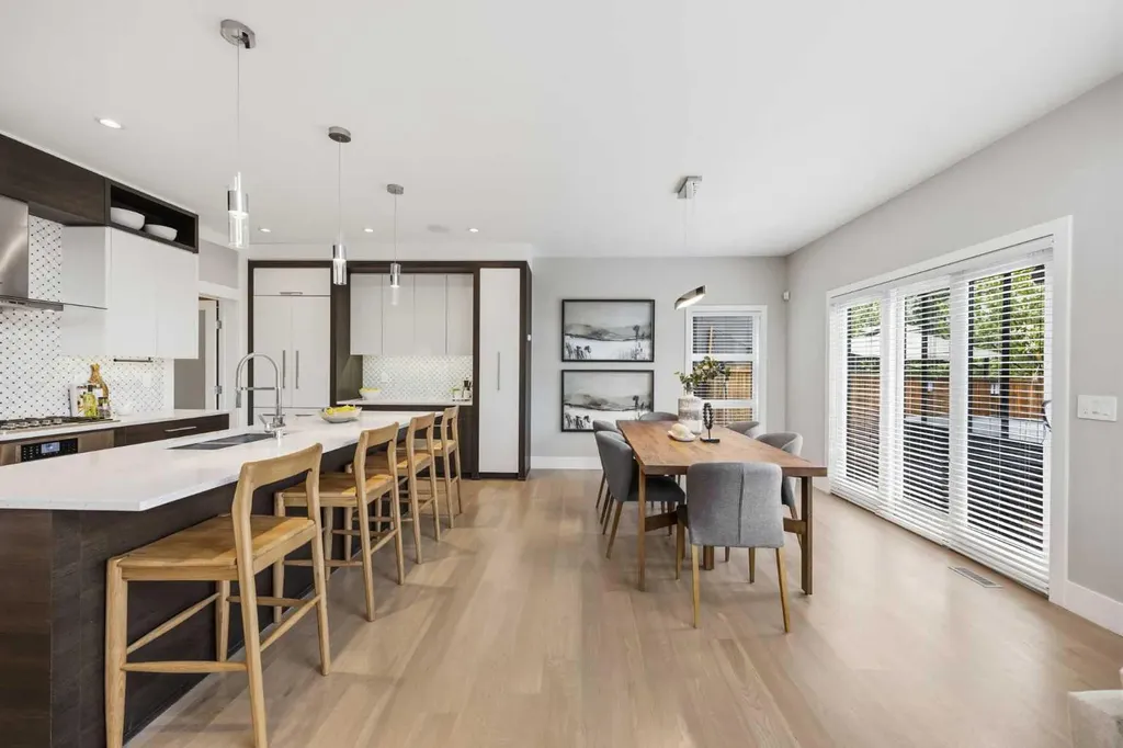 81 West Point Close SW Calgary AB T3H 0X4