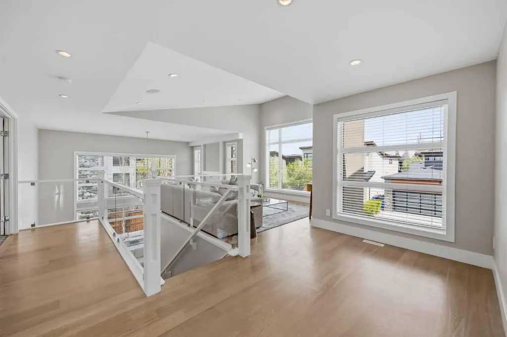 81 West Point Close SW Calgary AB T3H 0X4