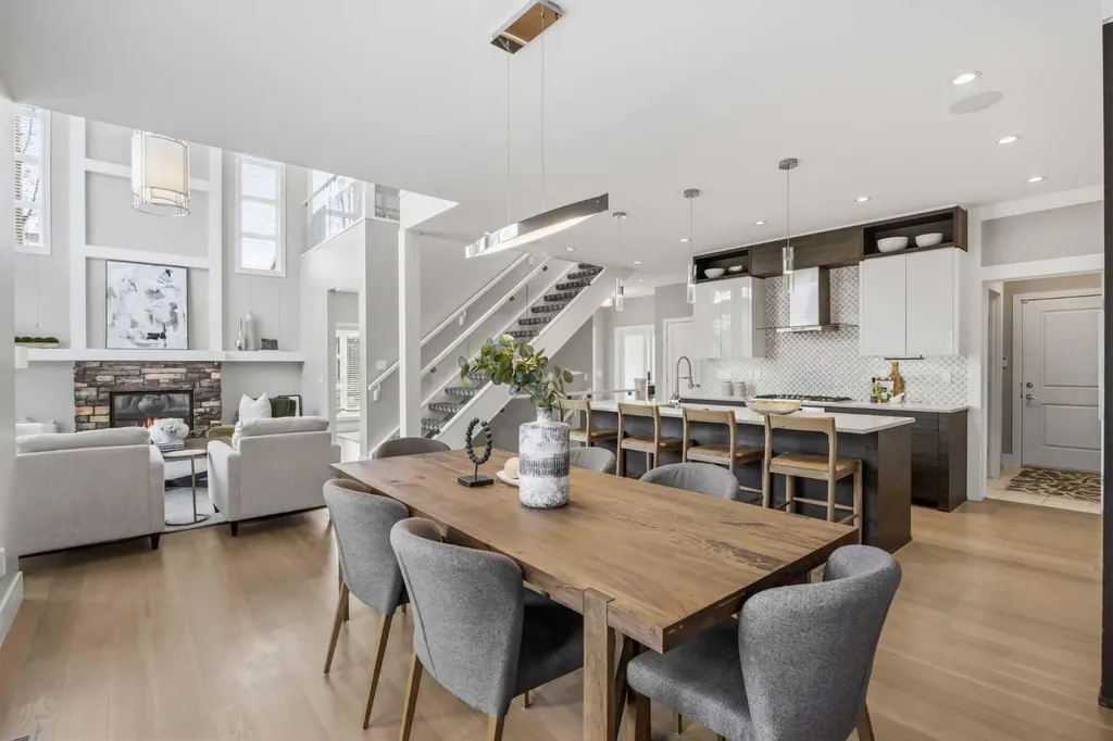 81 West Point Close SW Calgary AB T3H 0X4