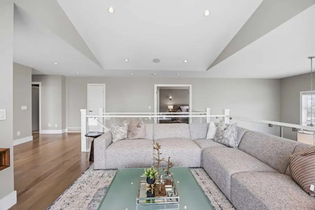 81 West Point Close SW Calgary AB T3H 0X4