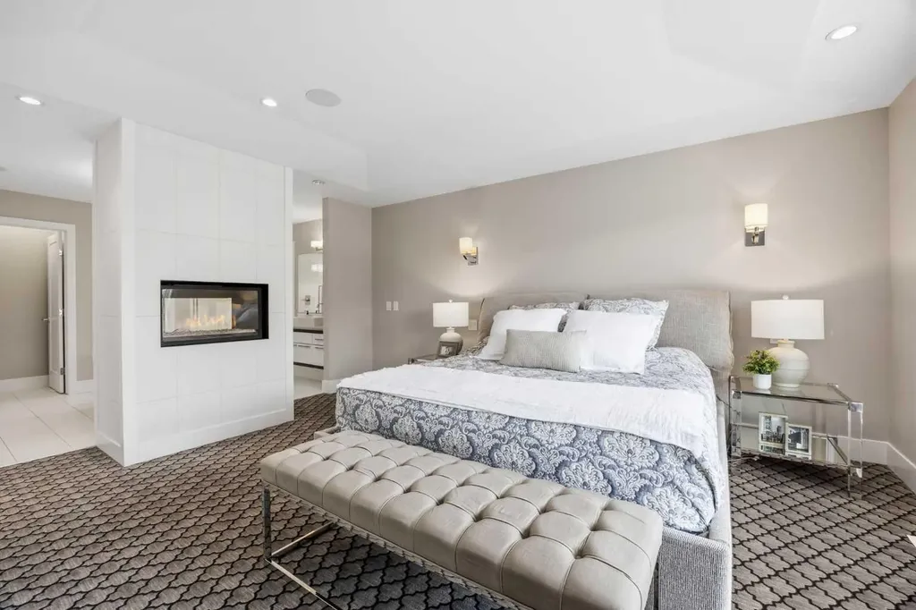 81 West Point Close SW Calgary AB T3H 0X4