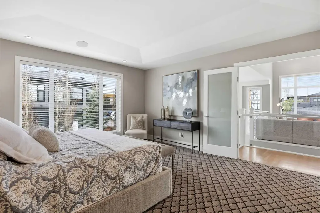 81 West Point Close SW Calgary AB T3H 0X4