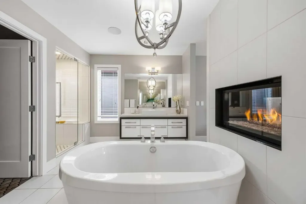 81 West Point Close SW Calgary AB T3H 0X4