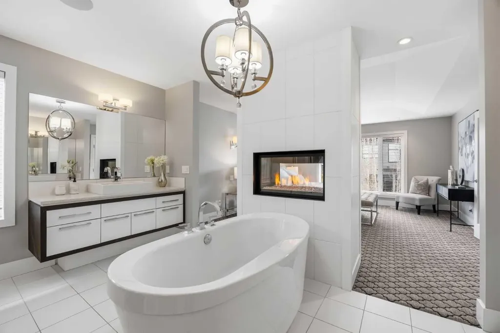 81 West Point Close SW Calgary AB T3H 0X4