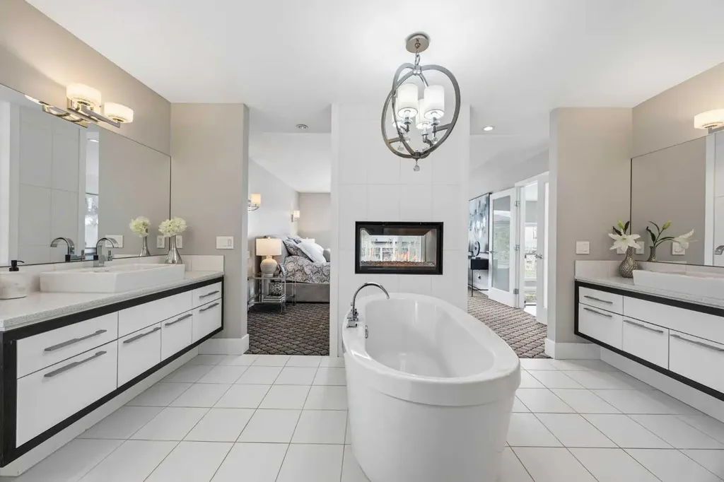 81 West Point Close SW Calgary AB T3H 0X4