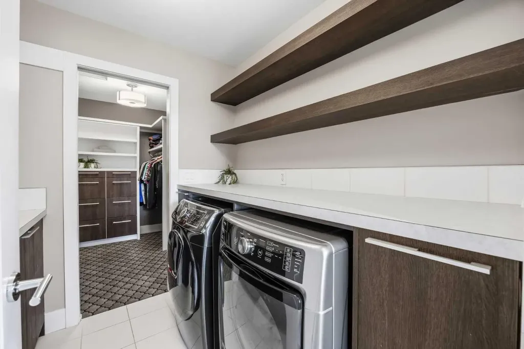 81 West Point Close SW Calgary AB T3H 0X4