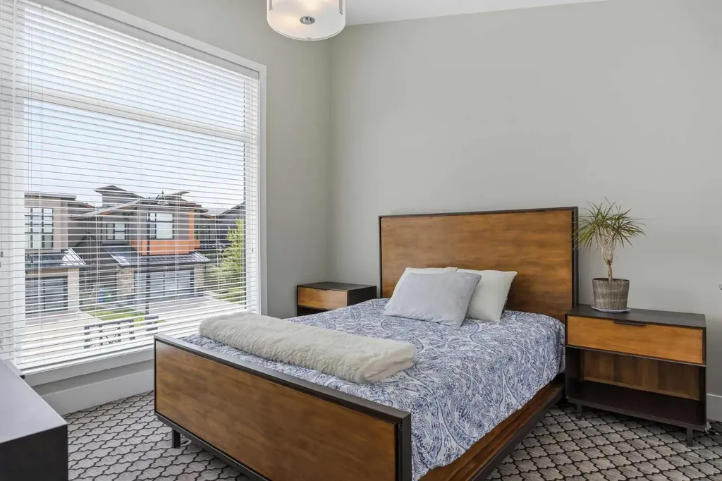 81 West Point Close SW Calgary AB T3H 0X4