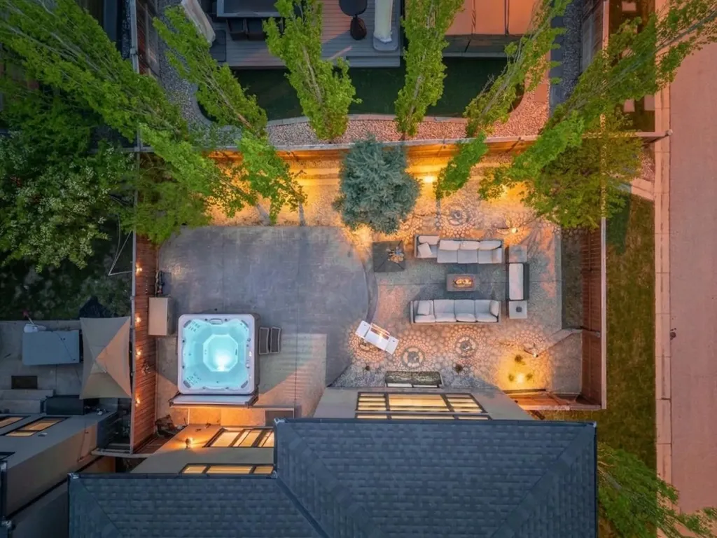 81 West Point Close SW Calgary AB T3H 0X4