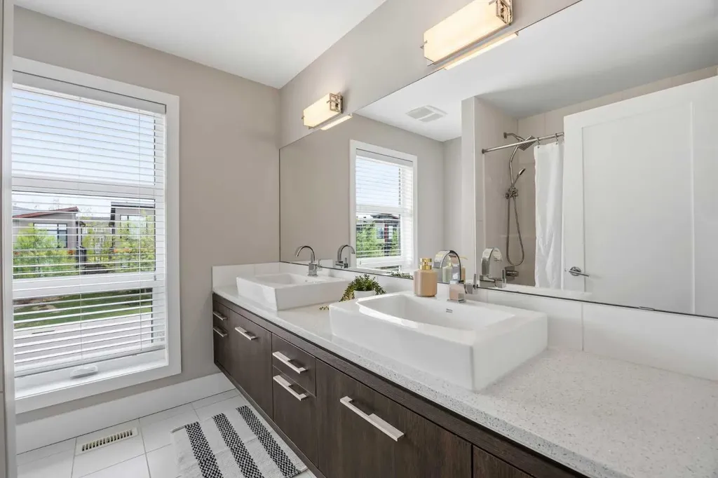 81 West Point Close SW Calgary AB T3H 0X4