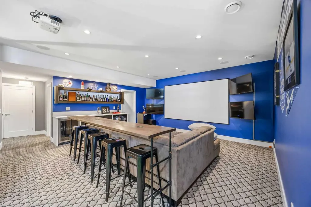 81 West Point Close SW Calgary AB T3H 0X4