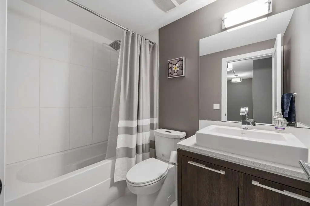 81 West Point Close SW Calgary AB T3H 0X4