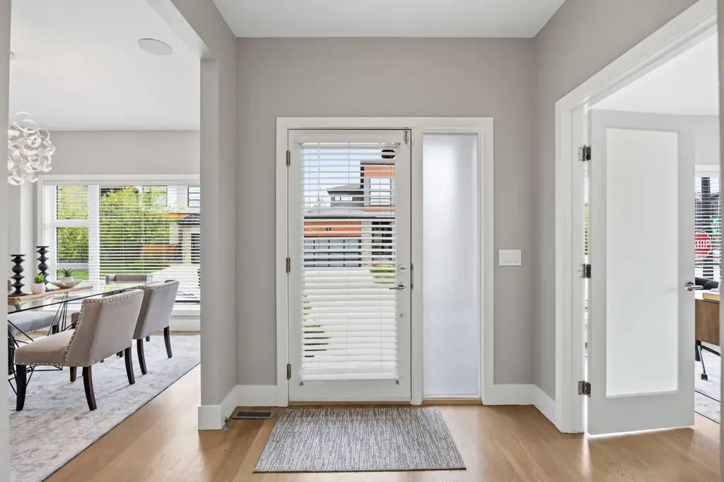 81 West Point Close SW Calgary AB T3H 0X4