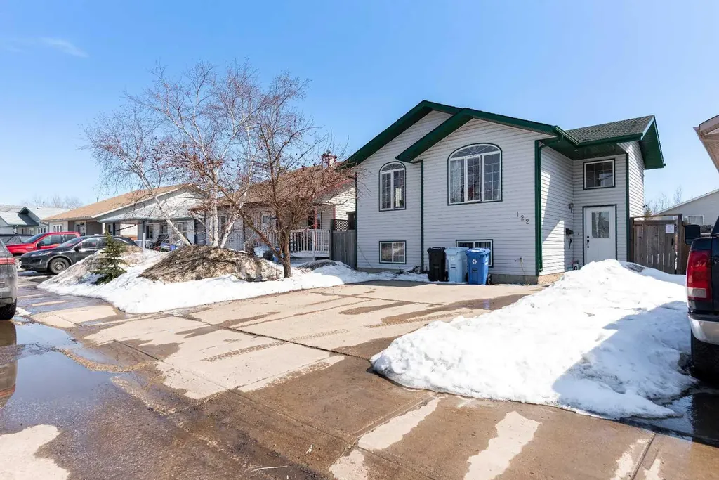 122 Wolff Way Fort Mcmurray AB T9H 5G6