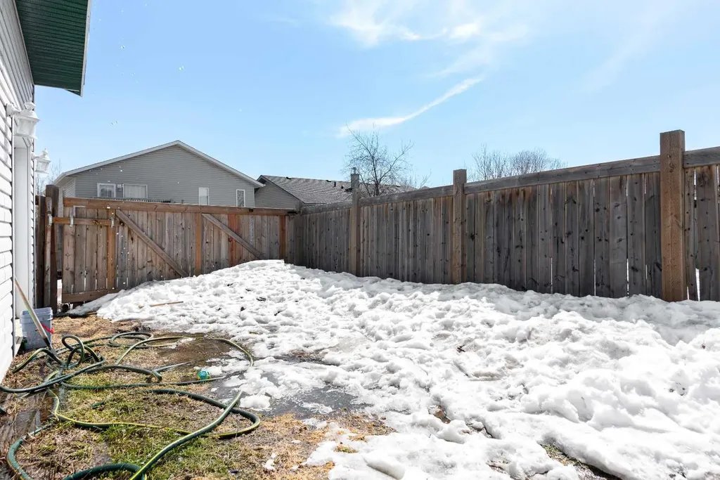 122 Wolff Way Fort Mcmurray AB T9H 5G6