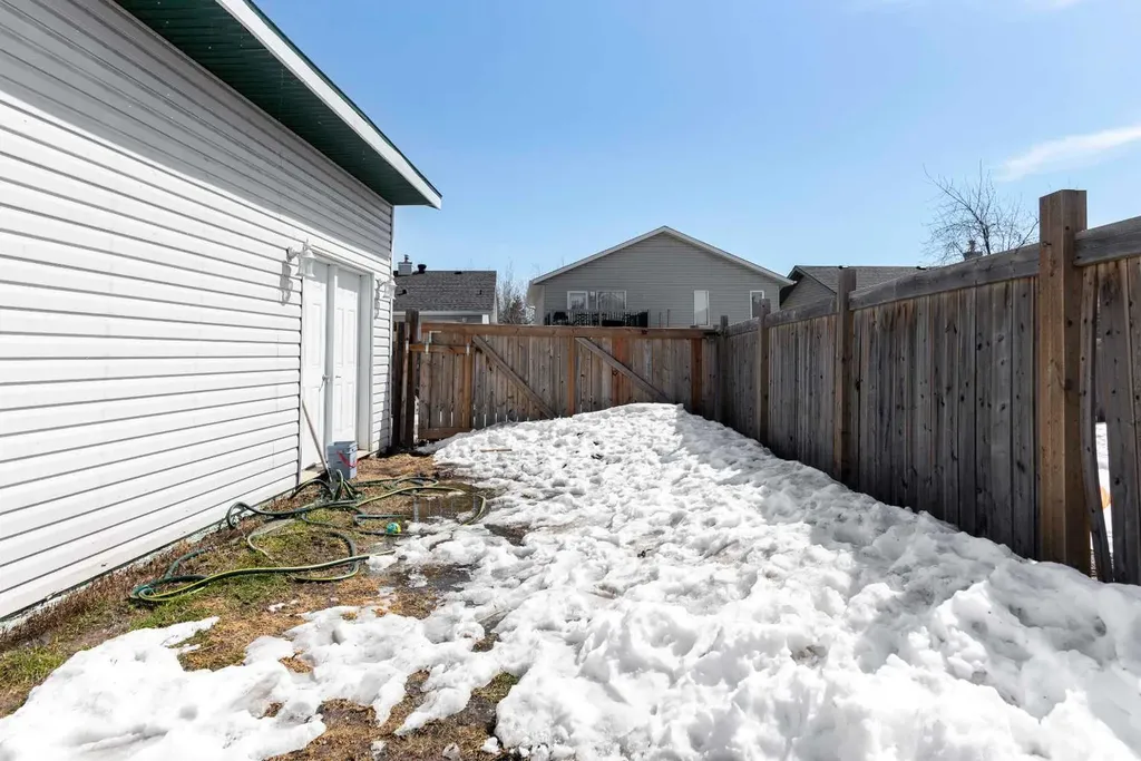 122 Wolff Way Fort Mcmurray AB T9H 5G6