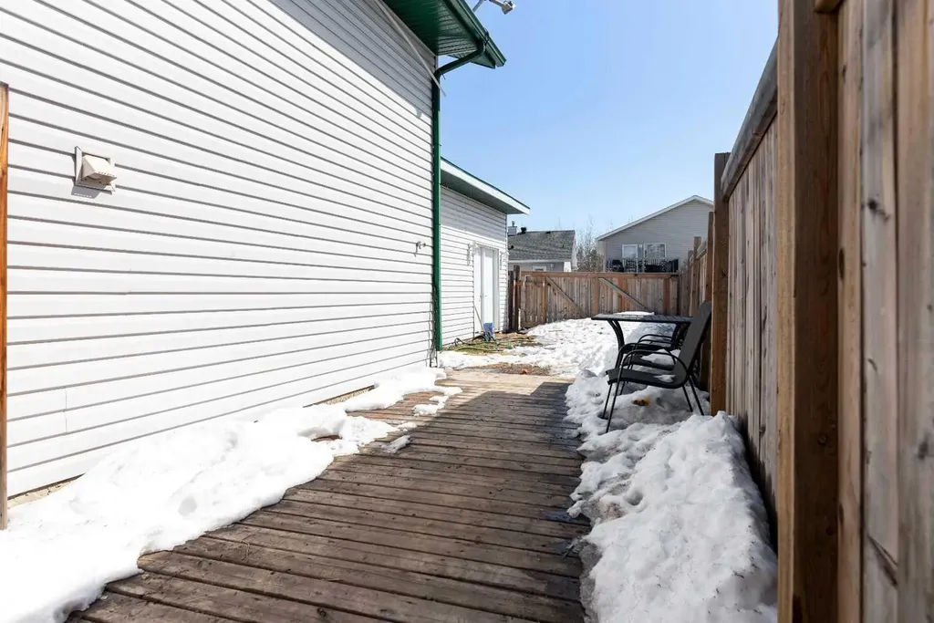 122 Wolff Way Fort Mcmurray AB T9H 5G6