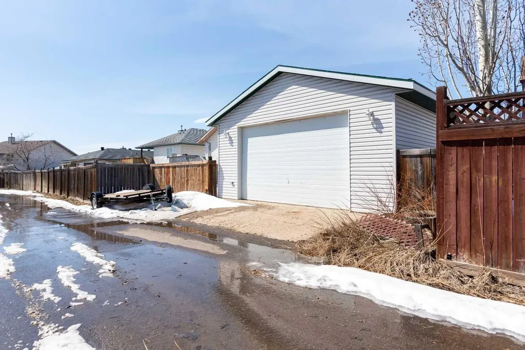 122 Wolff Way Fort Mcmurray AB T9H 5G6
