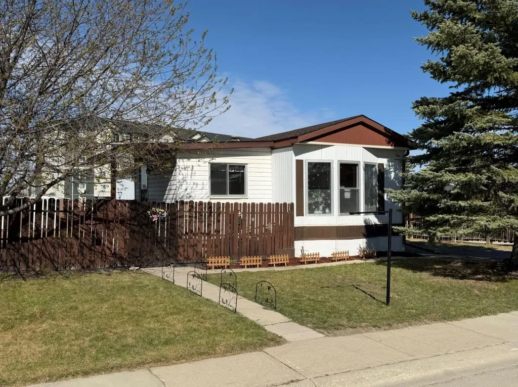 5302 Birch Road Olds AB T4H1M2