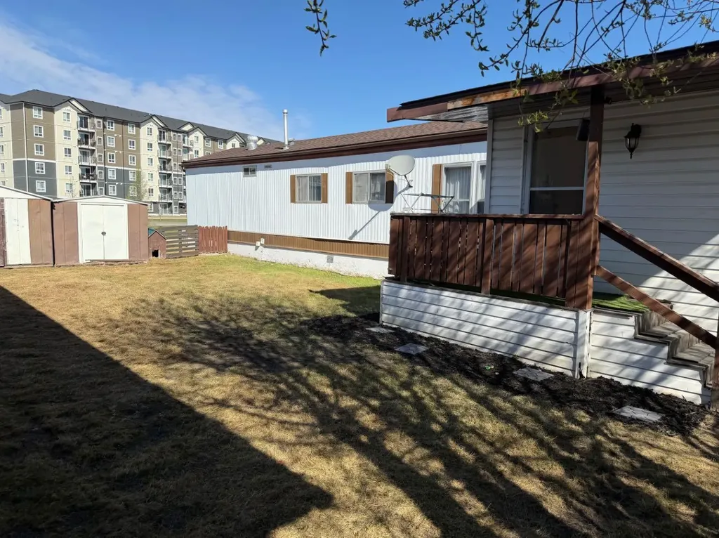 5302 Birch Road Olds AB T4H1M2