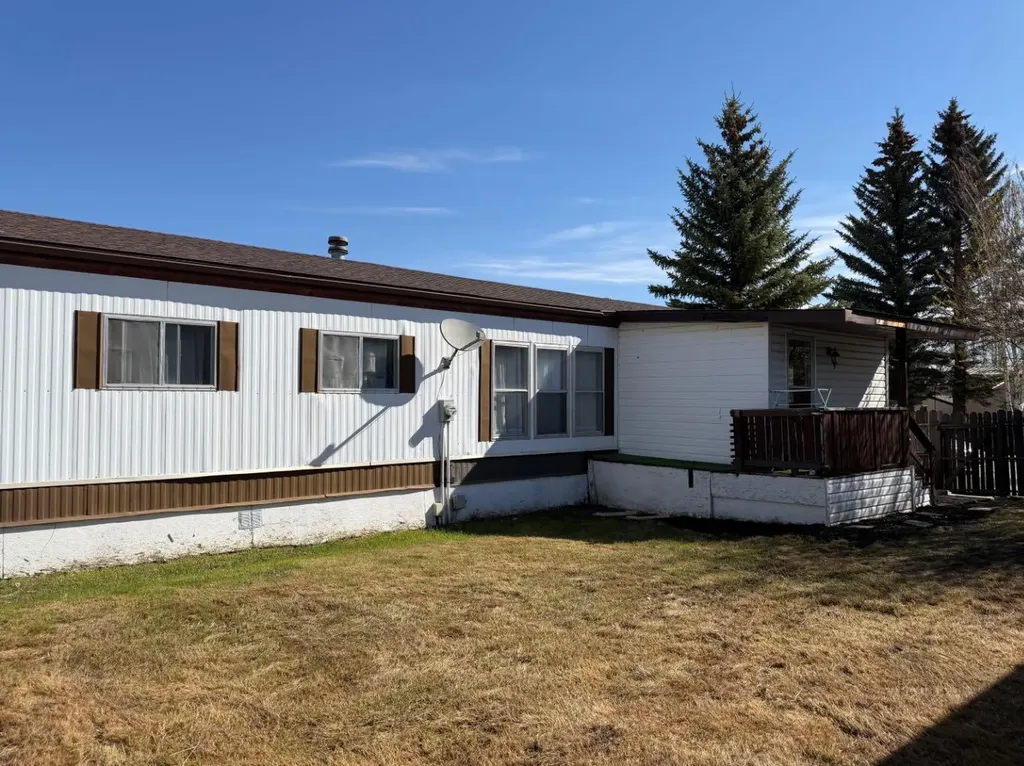 5302 Birch Road Olds AB T4H1M2