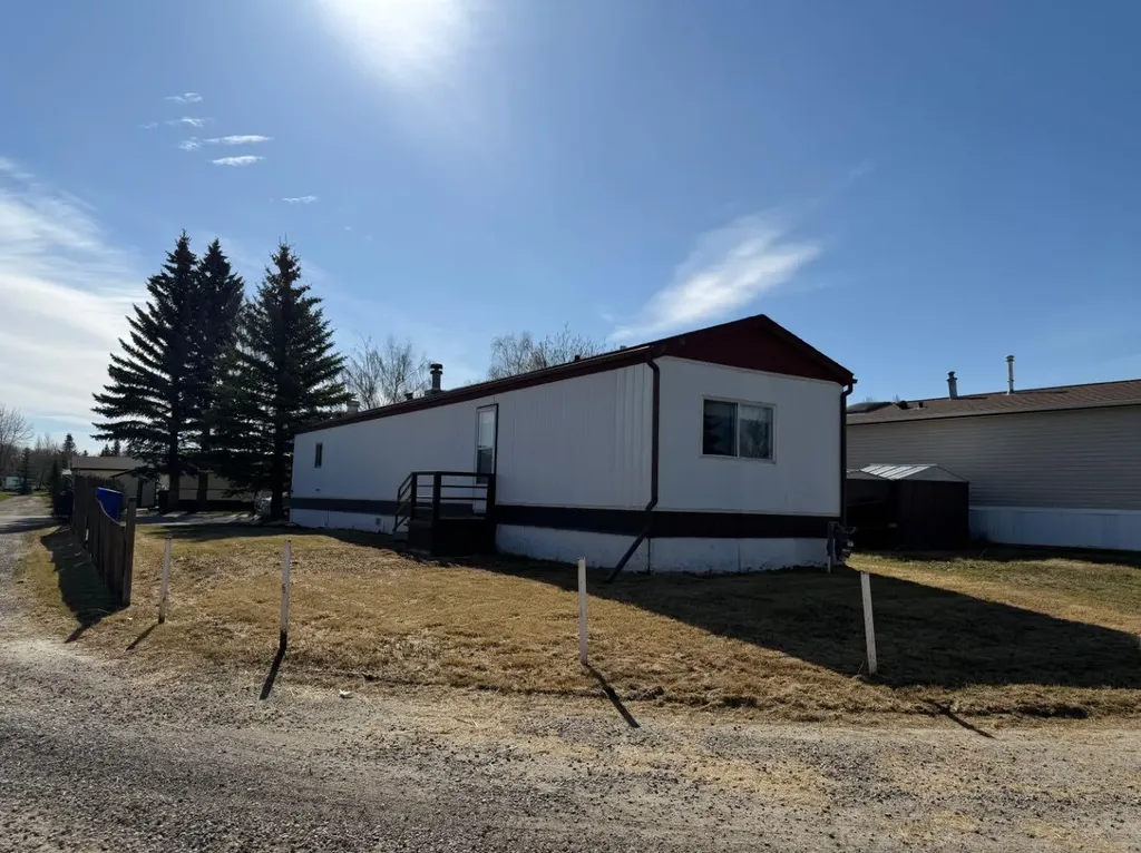 5302 Birch Road Olds AB T4H1M2