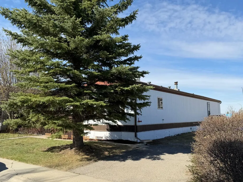 5302 Birch Road Olds AB T4H1M2