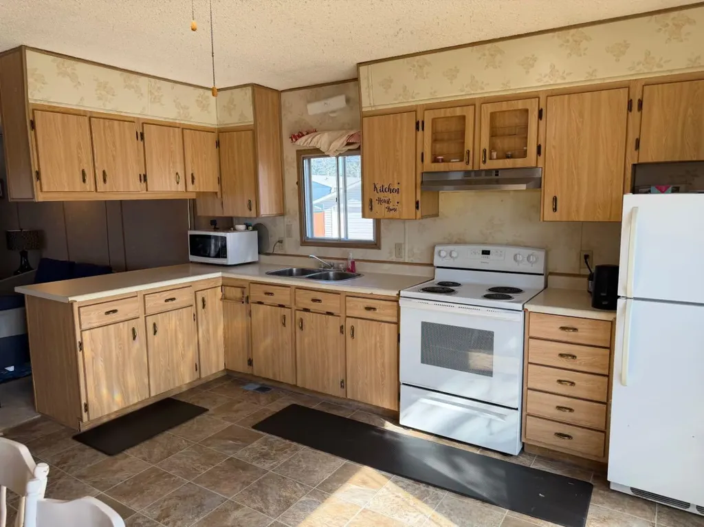 5302 Birch Road Olds AB T4H1M2