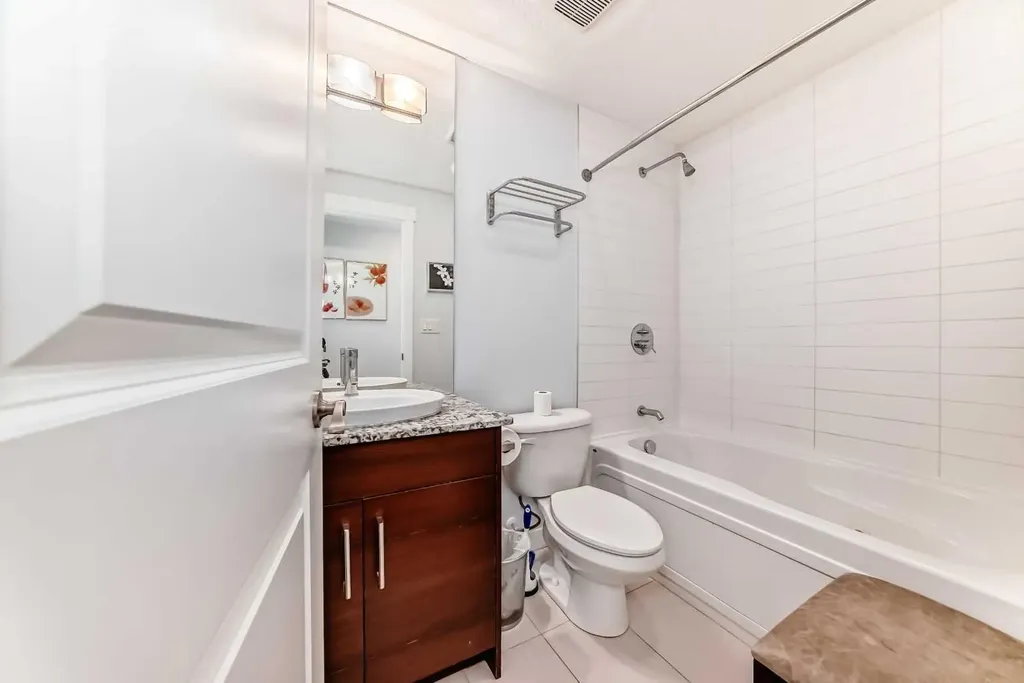 735 2 Avenue SW Calgary AB T2P 0E4