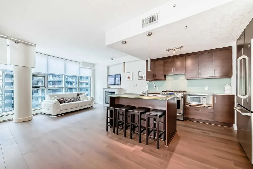 735 2 Avenue SW Calgary AB T2P 0E4