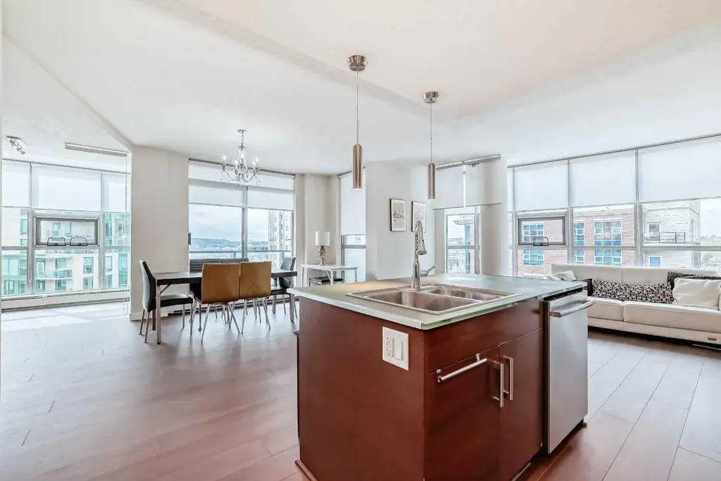 735 2 Avenue SW Calgary AB T2P 0E4