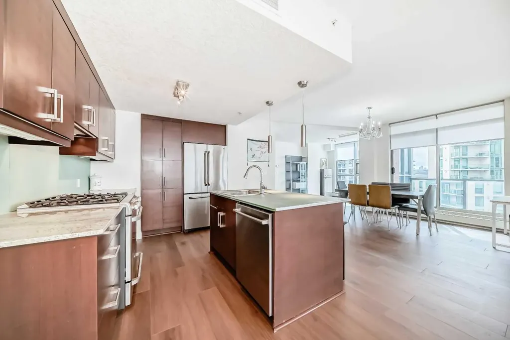 735 2 Avenue SW Calgary AB T2P 0E4