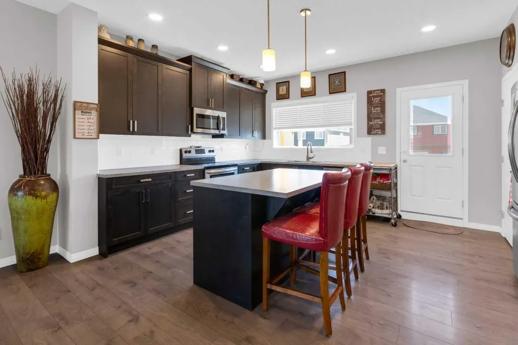 188 Sundown Road Cochrane AB T4C 2M5