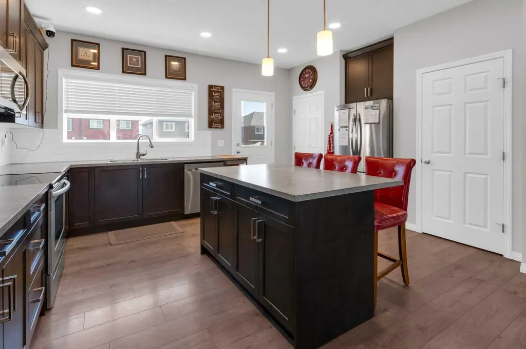 188 Sundown Road Cochrane AB T4C 2M5