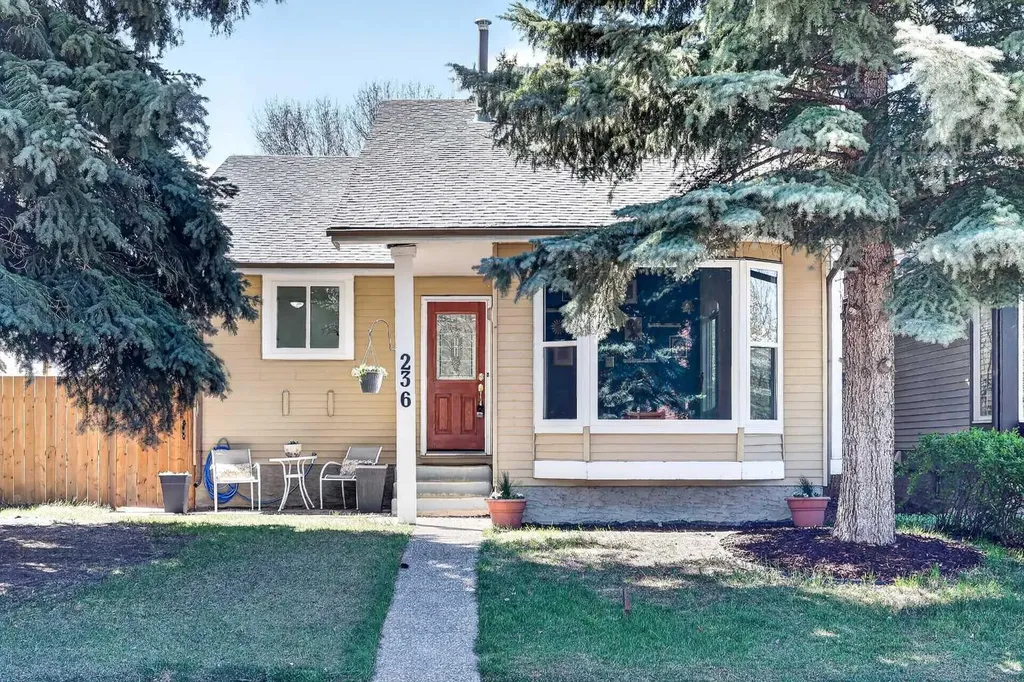 236 Mckerrell Way SE Calgary AB T2Z 1N8